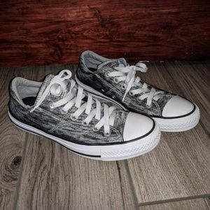 Size 7 women's converse sneakers